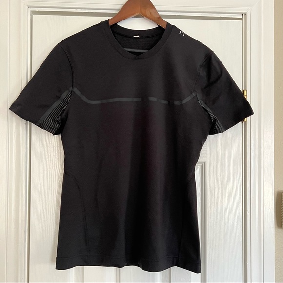 Lululemon Metal Vent Short Sleeve Athletic Shirt Size S Black. - Picture 1 of 6